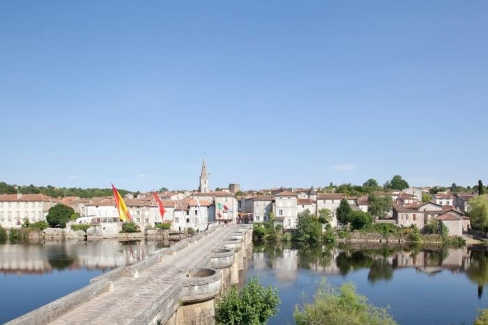 Circuit VTT Charente - Pont médiéval Confolens